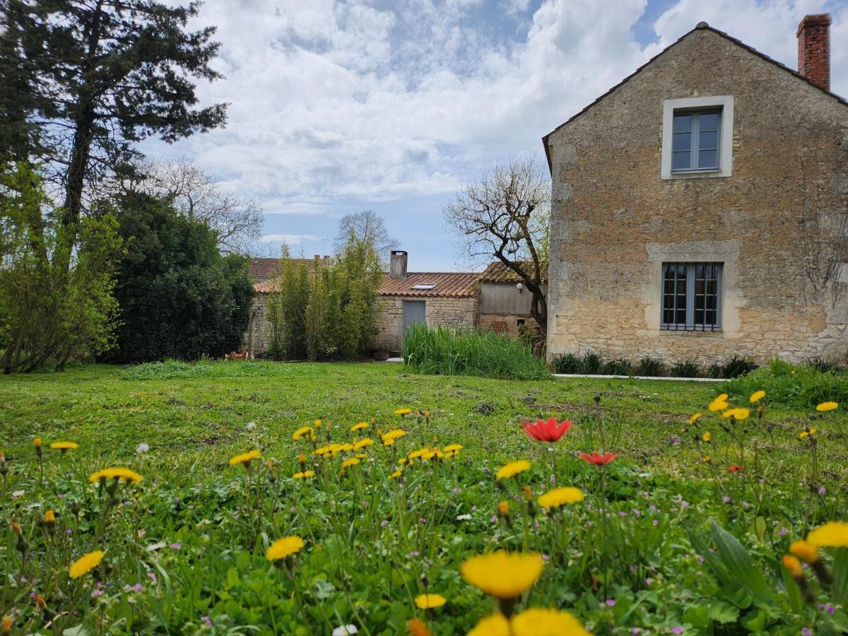 Nalliers  Maison Chaleureuse Et Familiale. מראה חיצוני תמונה