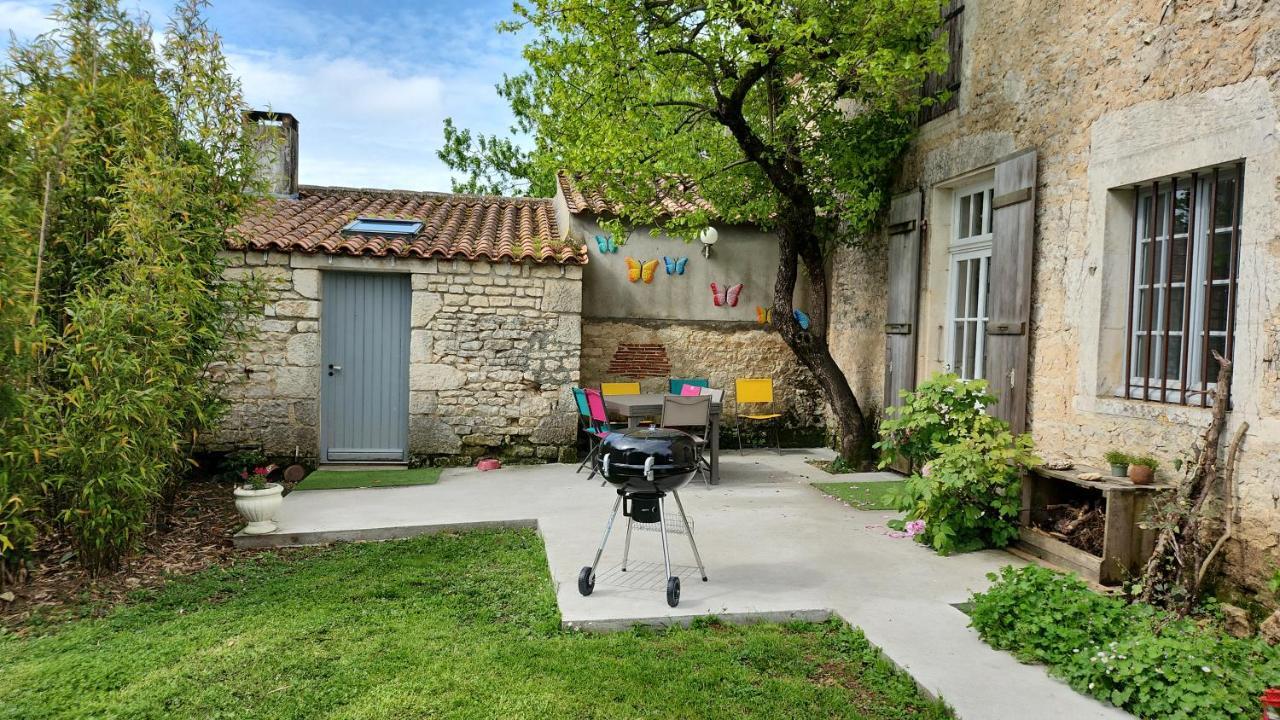 Nalliers  Maison Chaleureuse Et Familiale. מראה חיצוני תמונה